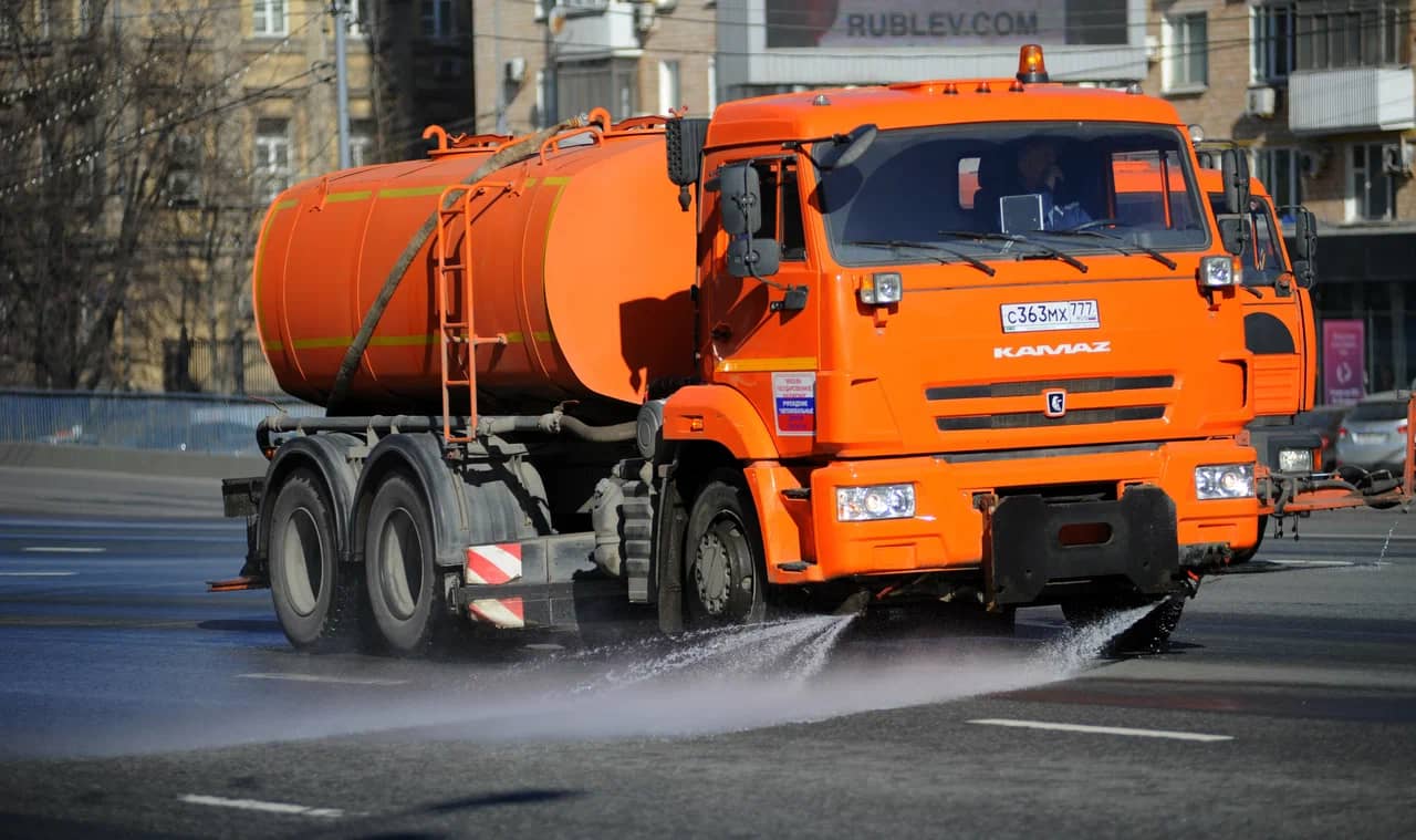 Поливомоечная (поливальная) машина 